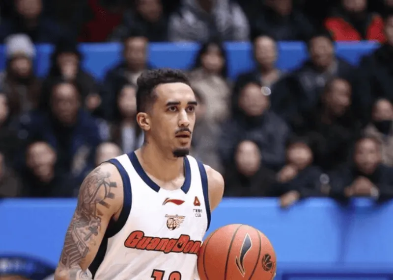 开云网址-奎因单节11中7拿到17分，前三节23中16砍下38分7篮板6助攻